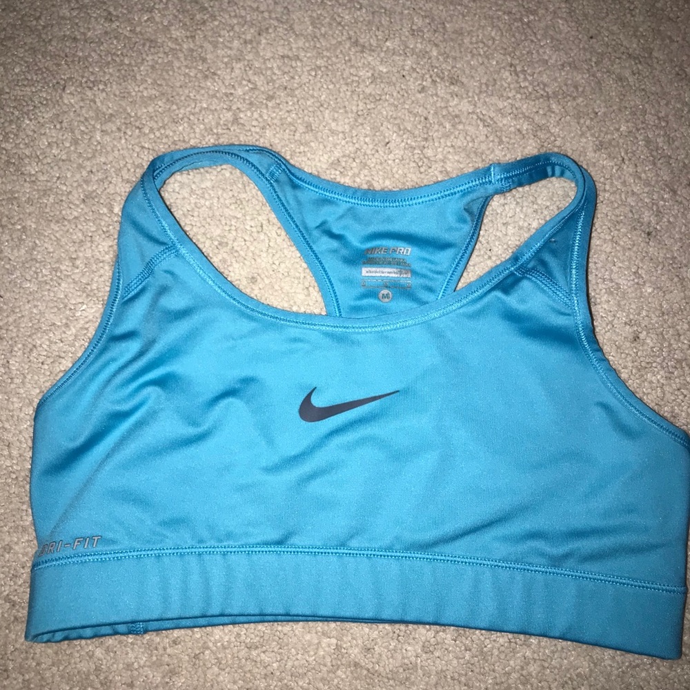 Size m Nike sports bra